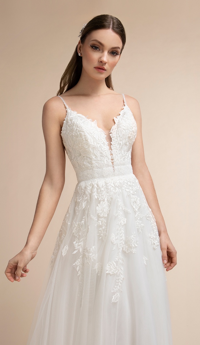 'Lace Wedding Gown Trends' Image #4