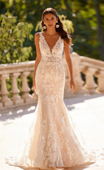 'Wedding Dress Style Guide: Choosing a Silhouette' Image #1