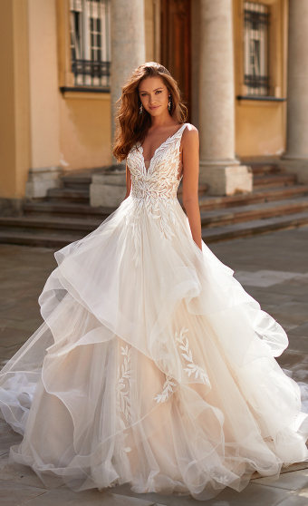 'Wedding Dress Style Guide: Choosing a Silhouette' Image #1