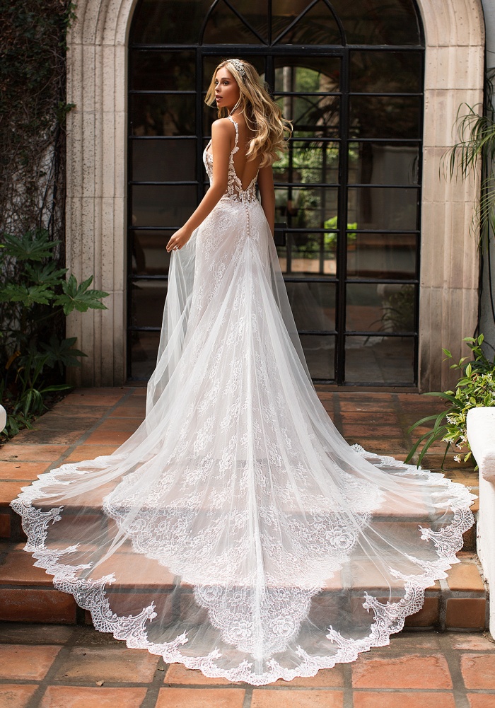 Flowing Lace Wedding Dress