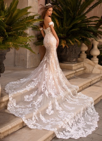 https://www.moonlightbridal.com/img/blog/20200806091719_left.jpg