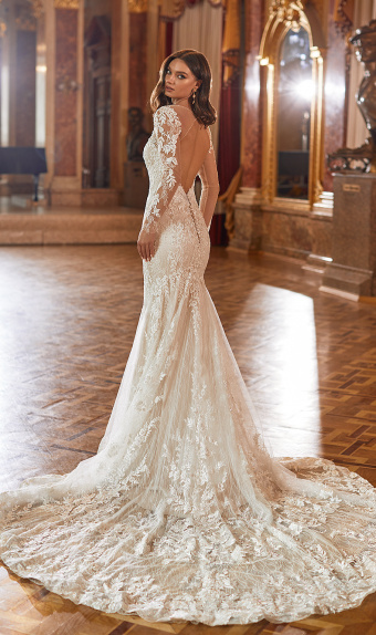 'WEDDING DRESS TREND ALERT: BEAUTIFUL LACE WEDDING GOWNS FOR EVERY SEASON' Image #1
