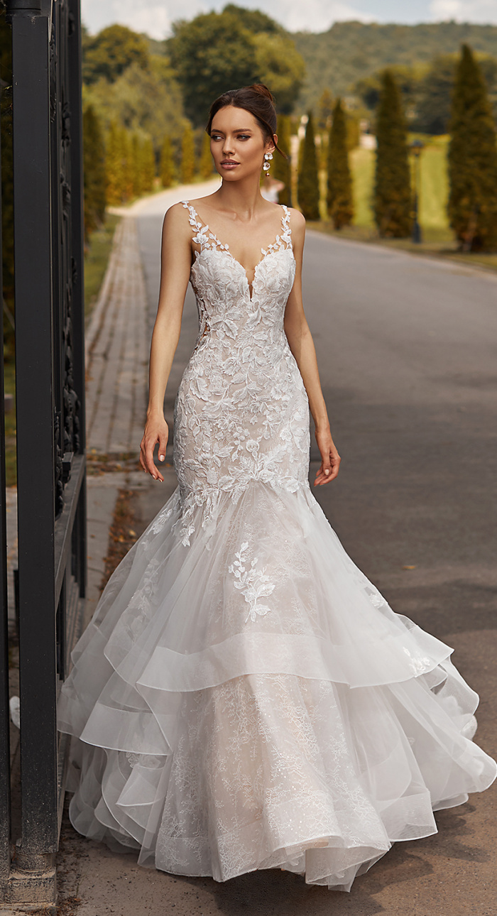 Lace Mermaid Silhouette Wedding Dress