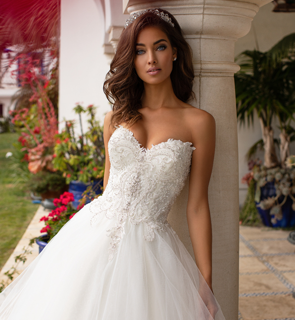 Kauwgom juni versnelling Designer Wedding Dresses & Bridal Gowns | Moonlight Bridal