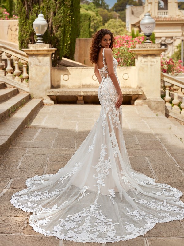 パーティードレス Embellished Plunging V-Neck Gown ASHLEYlauren 11547 - Plunging V-Neck Liquid Beaded Gown with