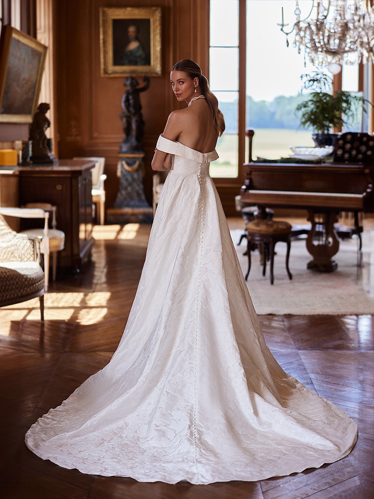 Modern Jacquard Organza A-Line Bridal Gown With Swag Sleeves