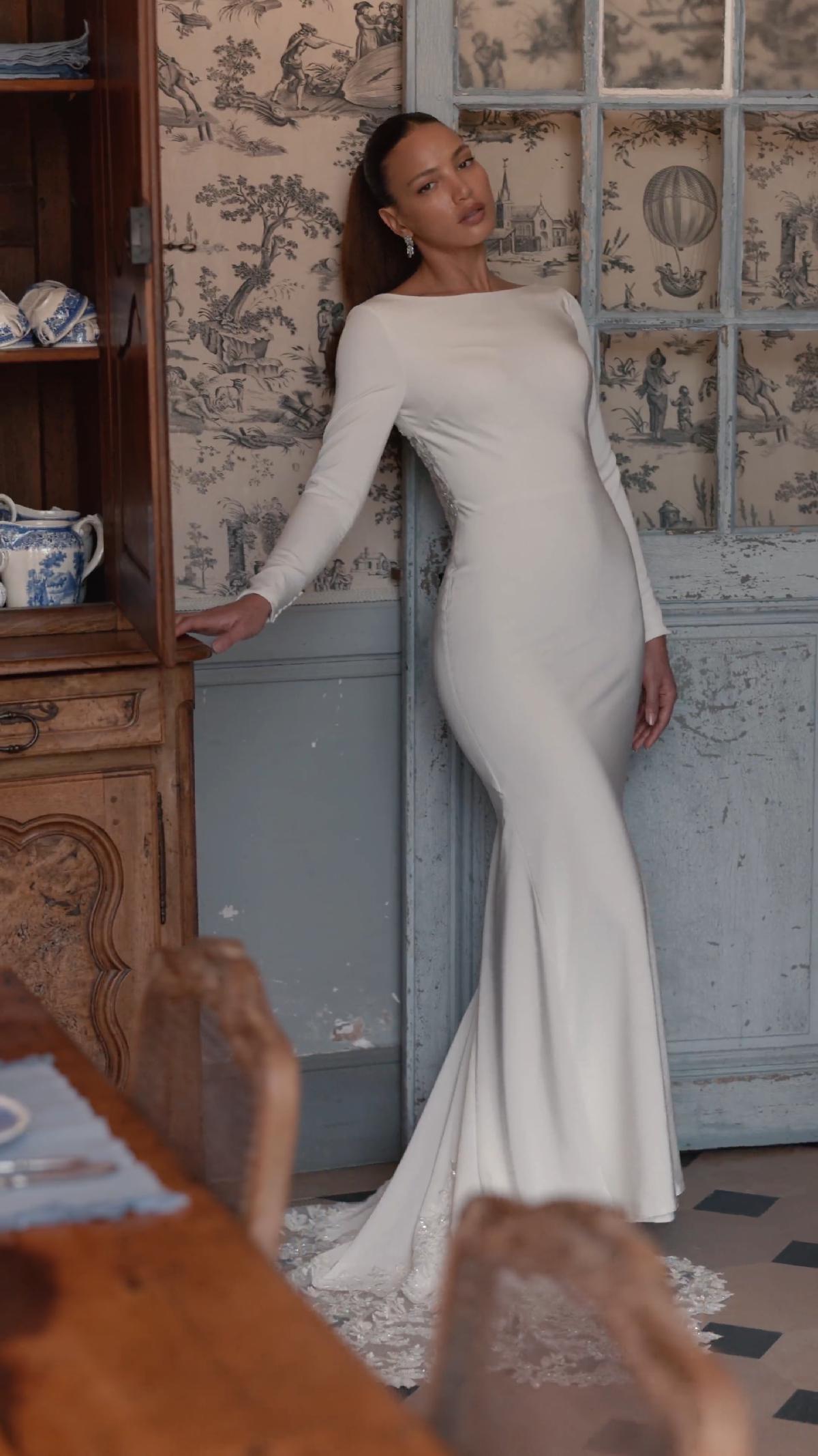 Moonlight Collection J6995 elegant bridal gowns and classic wedding dresses Moonlight Collection J6995 elegant bridal gowns and classic wedding dresses