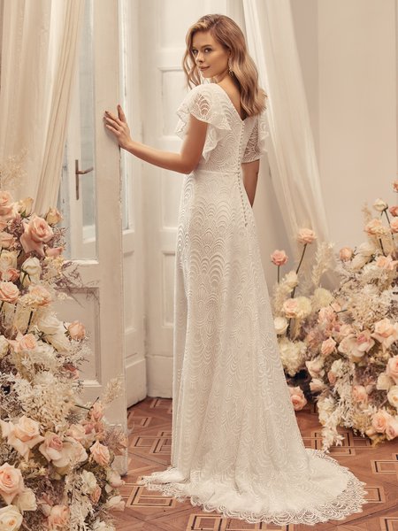 Modest V-back Lace Wedding Dress With Buttons and Loops Along Zipper Style M5052