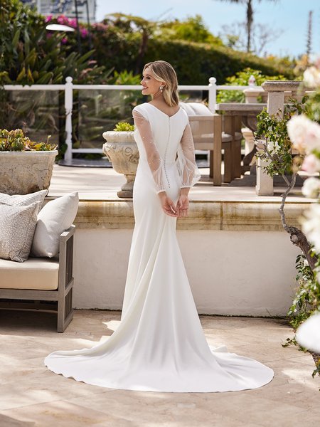 Style M5092 Wide V-Back Neckline Sweep Train Mermaid with Buttons and Loops Along Zipper Style M5092 Wide V-Back Neckline Sweep Train Mermaid with Buttons and Loops Along Zipper