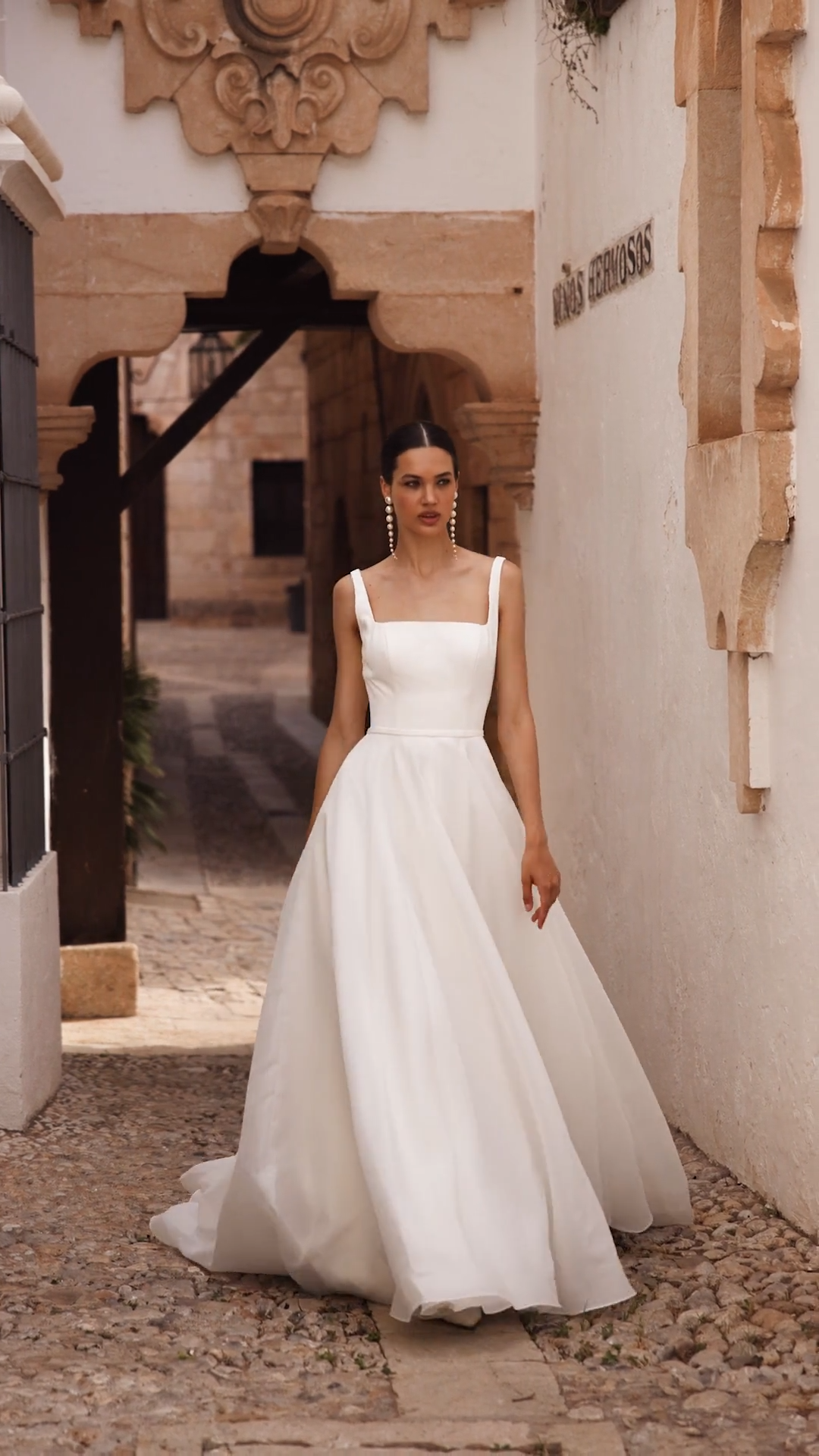Classy Square Neckline Wedding Dress With A-line Organza Skirt