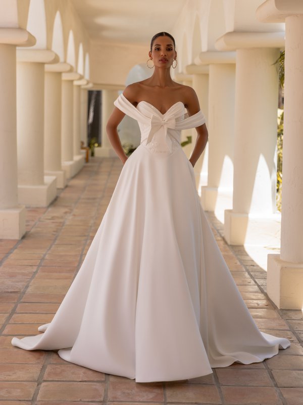 Strapless sweetheart basque waist A-line with detachable pleated off-shoulder sleeves Moonlight Tango T211