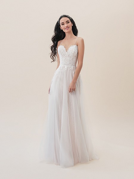Moonlight Tango T826 romantic flowy floral bohemian informal lace wedding dress with sweetheart neckline Moonlight Tango T826 romantic flowy floral bohemian informal lace wedding dress with sweetheart neckline