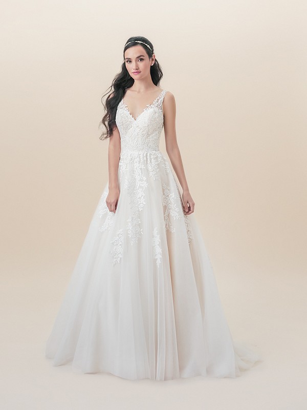 Moonlight Tango T832 beautiful sleeveless tulle full lace A-line V-neck wedding dress  